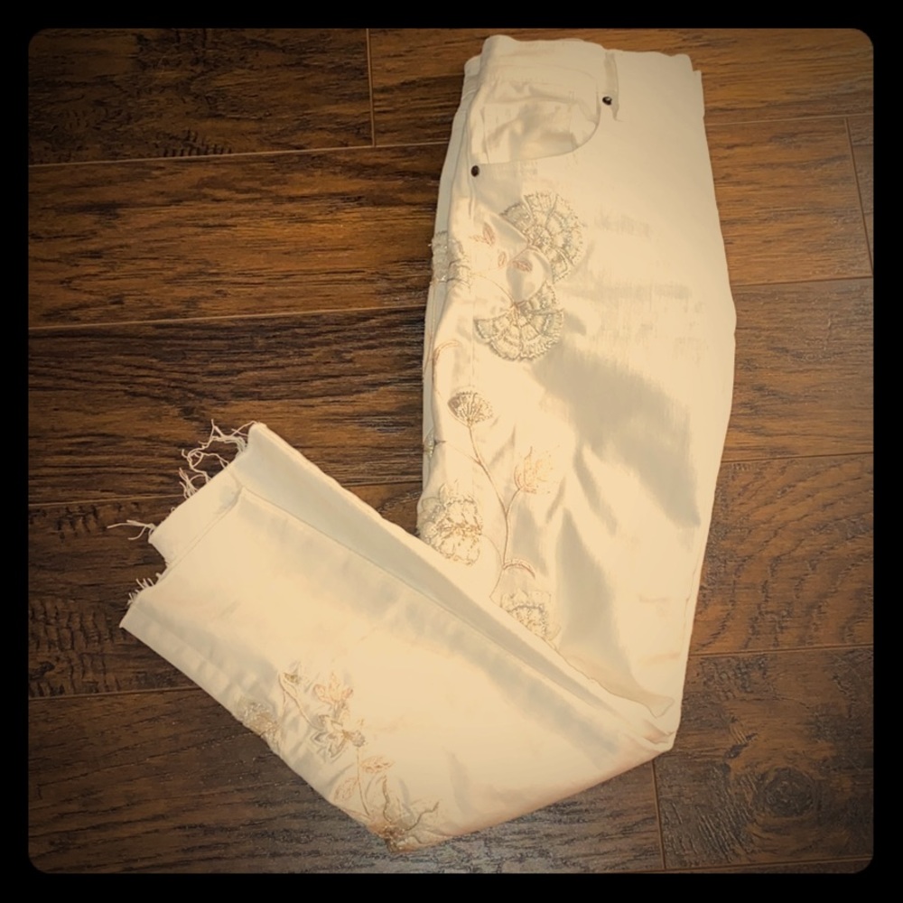 Driftwood 26 Jackie Floral Crop Embroidered Jeans